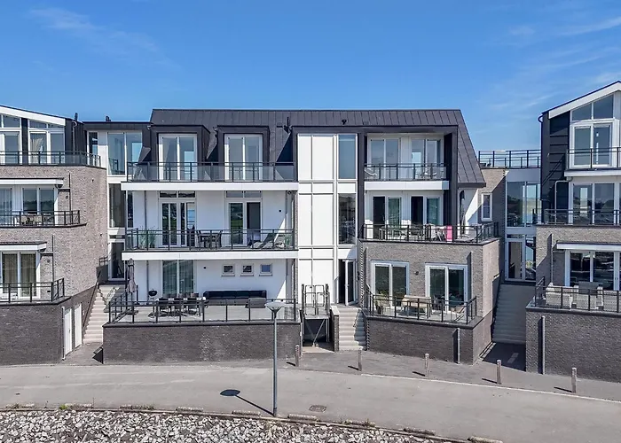 Cosy Apartment With Sea View